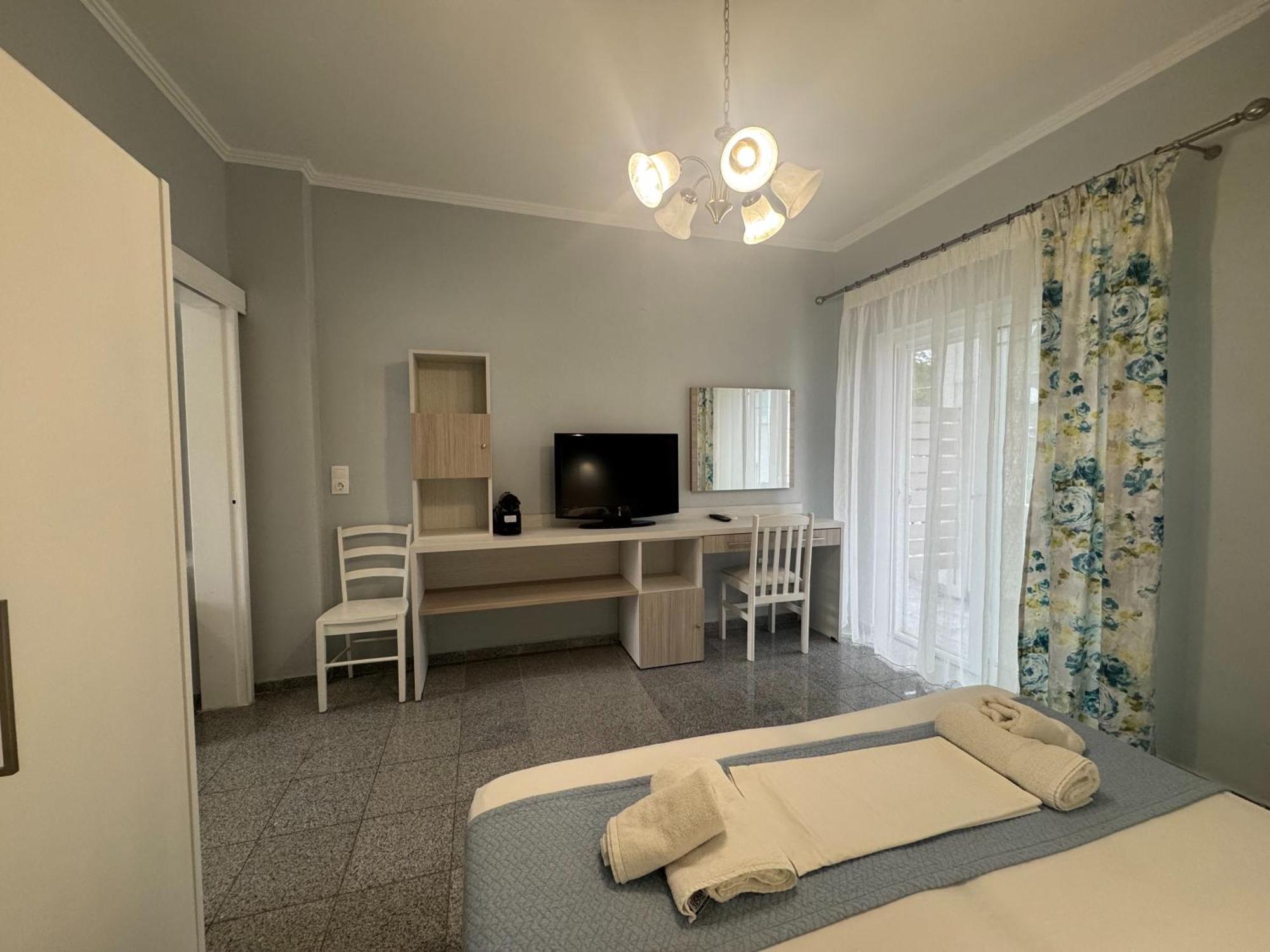 Diaporos Hotel 沃尔沃罗 外观 照片